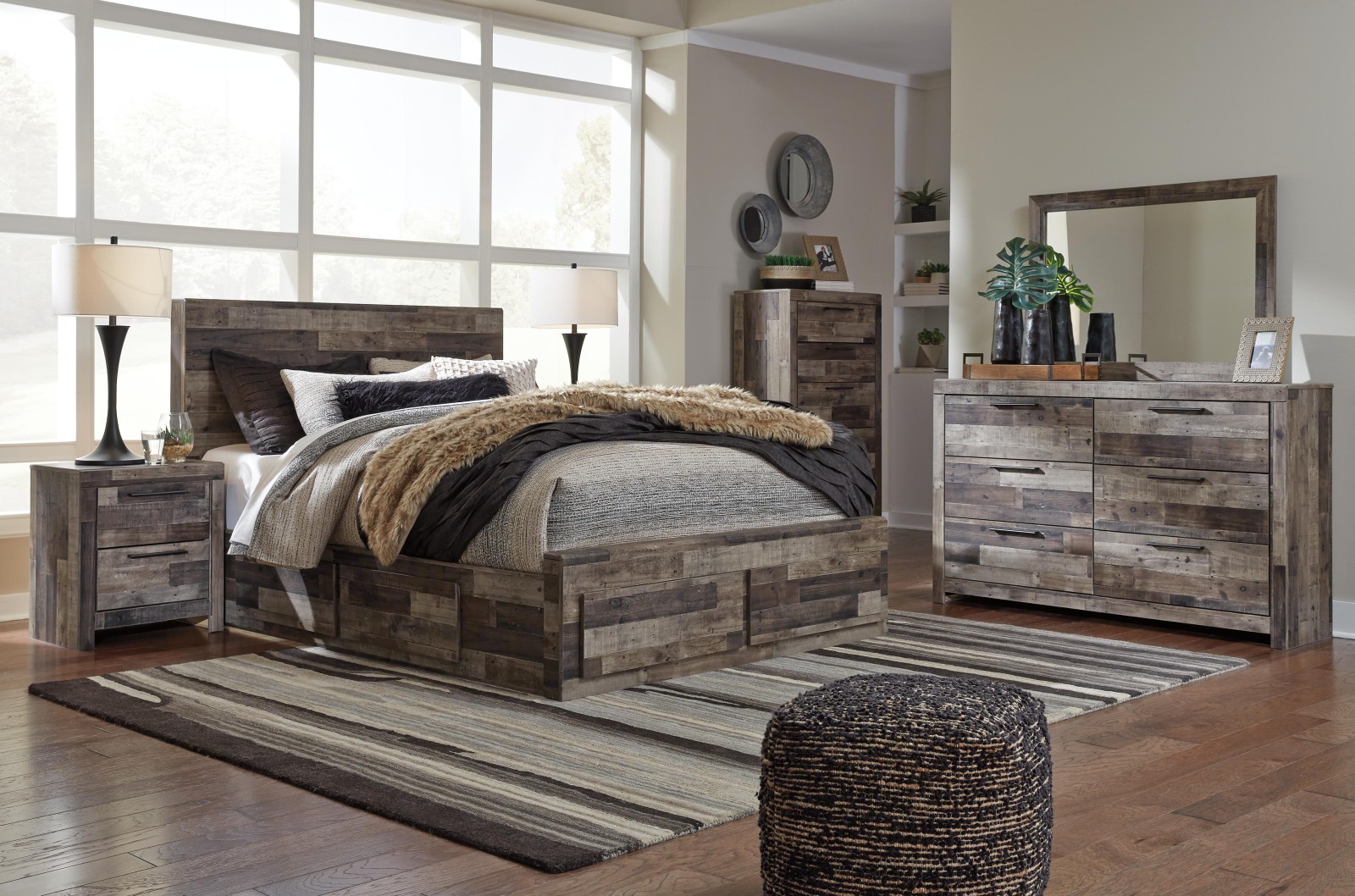 5 pc Derekson Queen Bedroom Set