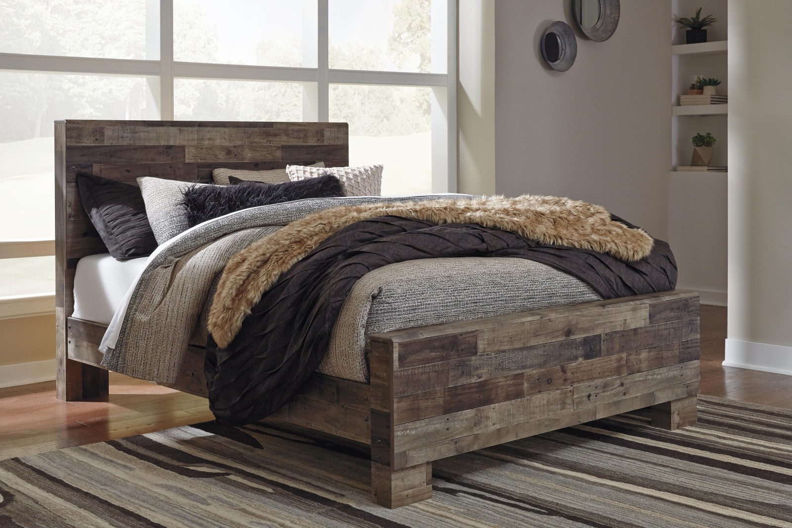 Derekson Queen Panel Bed
